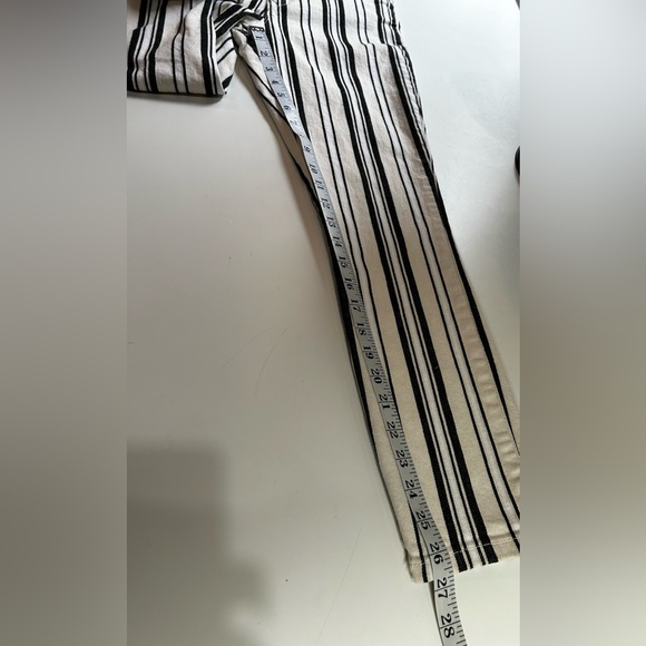 Club Monaco black, cream & white cropped jeans. Size 2 - Picture 3 of 8